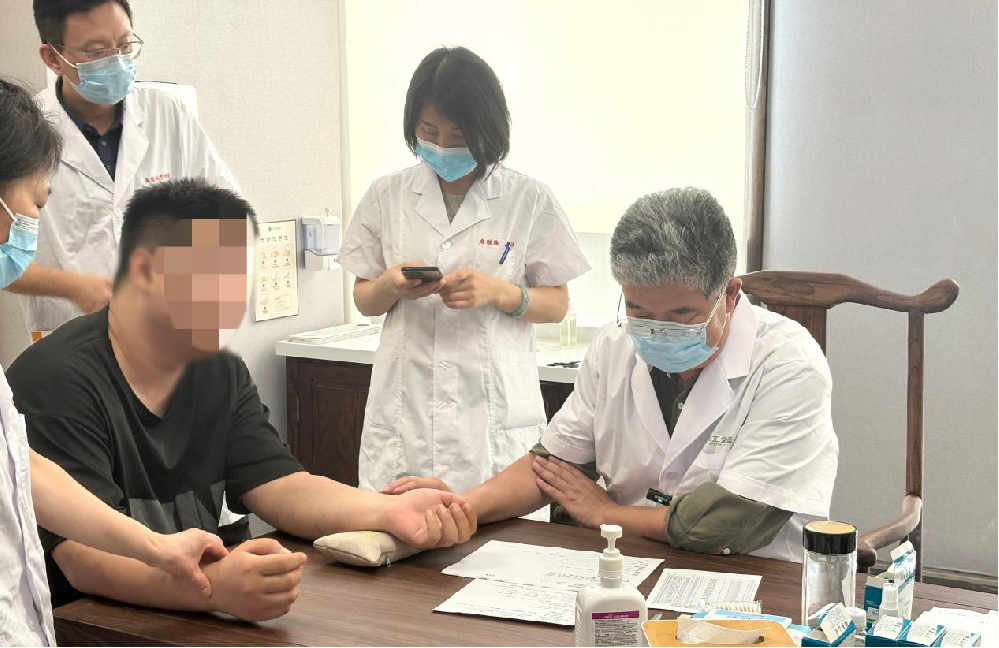 中伏时节失眠头痛高发 齐向华教授非遗脉诊团队入驻济南承正堂 助力夏季健康调护